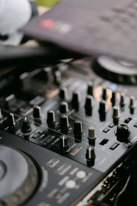 The mixer, close up